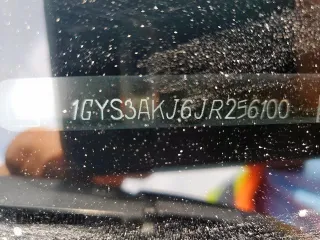 2018 Cadillac Escalade z VIN 1GYS3AKJ6JR256100, wystawiony jako Copart lot #57900755 z przebiegiem 129 775 mil mil oraz Szkoda całkowita • Salvage title. Historia ofert i sprzedaży dostępna na DreamBid. Obrazek 13.