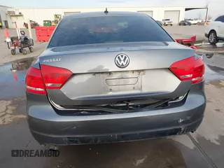 2014 Volkswagen Passat S z VIN 1VWAP7A34EC014200, wystawiony jako IAAI lot #41431660 z przebiegiem 171 963 mil mil oraz . Historia ofert i sprzedaży dostępna na DreamBid. Obrazek 19.