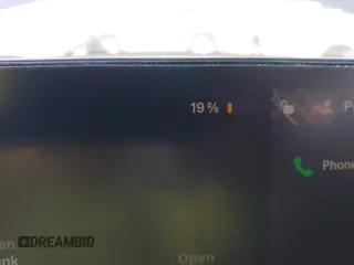 2025 Tesla Model 3 Long Range z VIN 5YJ3E1EA2SF918505, wystawiony jako IAAI lot #41968148 z przebiegiem 2490 mil mil oraz . Historia ofert i sprzedaży dostępna na DreamBid. Obrazek 16.