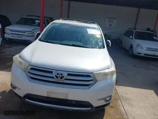 2011 Toyota Highlander with VIN 5TDZK3EH7BS025463, listed as a IAAI auction lot 41944831 with 230,541 mi miles. Bid and sale history available at carsss.com. Image 12.