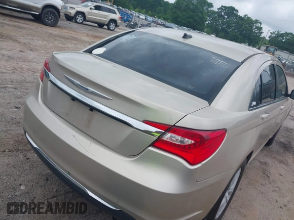 2014 Chrysler 200 Touring with VIN 1C3CCBBBXEN118019, listed as a IAAI auction lot 42154127 with 140,301 mi miles and . Bid and sale history available at carsss.com. Image 4.