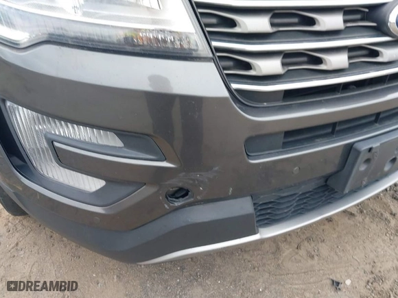 2017 Ford Explorer XLT with VIN 1FM5K8DH1HGC43863, listed as a IAAI auction lot 42064163 with 149,062 mi miles. Bid and sale history available at carsss.com. Image 6.