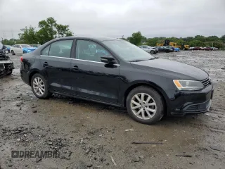 2013 Volkswagen Jetta SE with VIN 3VWDP7AJ4DM425976, listed as a Copart auction lot 58095525 with 77,395 mi miles and Salvage title. Bid and sale history available at DreamBid. Image 4.