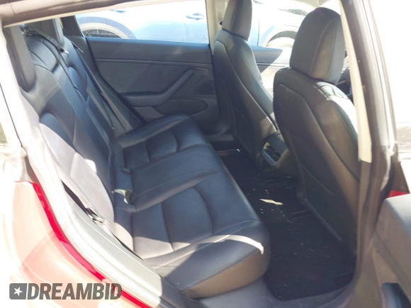 2018 Tesla Model 3 Long Range Battery z VIN 5YJ3E1EA3JF047287, wystawiony jako IAAI lot #42099771 z przebiegiem 120 470 mil mil oraz . Historia ofert i sprzedaży dostępna na DreamBid. Obrazek 8.