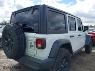 2020 Jeep Wrangler Unlimited Sport Altitude with VIN 1C4HJXDG9LW315977, listed as a IAAI auction lot 41788892 with 60,380 mi miles. Bid and sale history available at carsss.com. Image 4.