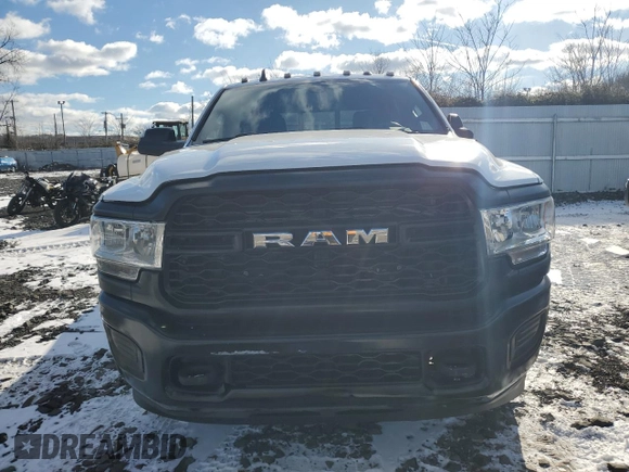 2022 Ram 3500 Tradesman with VIN 3C63RRGL5NG140014, listed as a Copart auction lot 44039065 with 102,143 mi miles and Clean Title. Bid and sale history available at carsss.com. Image 5.