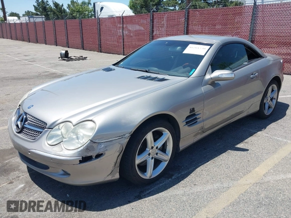 2004 Mercedes-Benz SL 500 z VIN WDBSK75F44F063970, wystawiony jako IAAI lot #42301998 z przebiegiem 108 480 mil mil oraz . Historia ofert i sprzedaży dostępna na DreamBid. Obrazek 2.