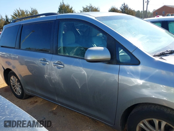 2016 Toyota Sienna XLE with VIN 5TDYK3DC4GS739785, listed as a IAAI auction lot 41513038 with 71,935 mi miles. Bid and sale history available at carsss.com. Image 14.