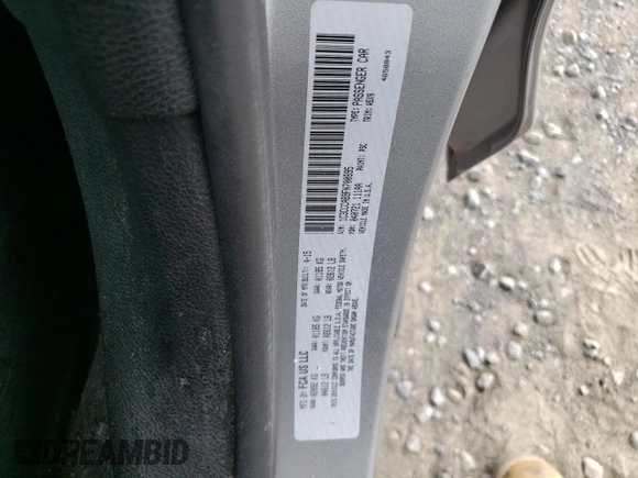 2015 Chrysler 200 Limited z VIN 1C3CCCAB9FN700895, wystawiony jako Copart lot #59985165 z przebiegiem 146 753 mil mil oraz Szkoda całkowita • Salvage title. Historia ofert i sprzedaży dostępna na DreamBid. Obrazek 12.