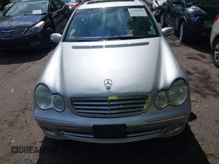 2005 Mercedes-Benz C 240 z VIN WDBRH81J85F611452, wystawiony jako IAAI lot #42308400 z przebiegiem 189 853 mil mil oraz . Historia ofert i sprzedaży dostępna na DreamBid. Obrazek 6.