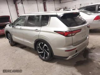 2024 Mitsubishi Outlander SE with VIN JA4J4VA88RZ018274, listed as a IAAI auction lot 41292162 with 8,421 mi miles. Bid and sale history available at carsss.com. Image 3.