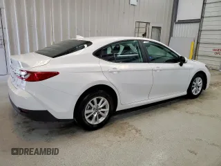 2025 Toyota Camry LE z VIN 4T1DAACK4SU536040, wystawiony jako Copart lot #58189475 z przebiegiem 16 965 mil mil oraz Czysty tytuł • Clean title. Historia ofert i sprzedaży dostępna na DreamBid. Obrazek 3.