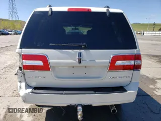 2008 Lincoln Navigator z VIN 5LMFU28558LJ18851, wystawiony jako Copart lot #54992975 z przebiegiem 72 871 mil mil oraz Szkody całkowita. Historia ofert i sprzedaży dostępna na DreamBid. Obrazek 6.