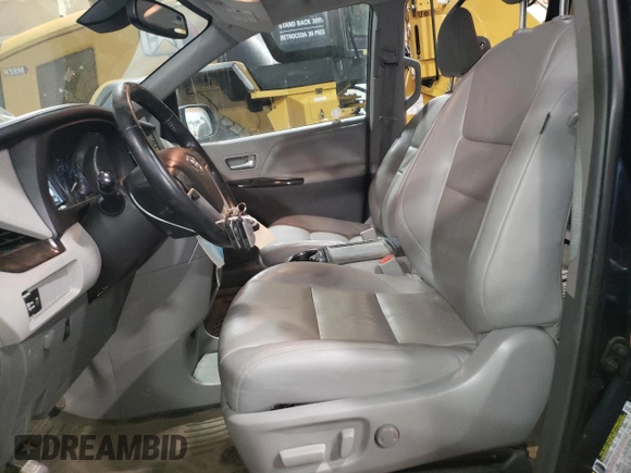 2018 Toyota Sienna XLE с VIN 5TDDZ3DC4JS208054, выставлен на аукционе Copart как лот 54902485 с пробегом 110 296 миль миль и Списание • Salvage title. История ставок и продаж доступна на DreamBid. Изображение 7.