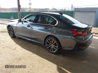 2021 BMW 3 Series 330i xDrive z VIN 3MW5R7J03M8B87133, wystawiony jako IAAI lot #42005842 z przebiegiem 28 668 mil mil oraz . Historia ofert i sprzedaży dostępna na DreamBid. Obrazek 3.