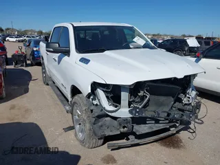 2019 Ram 1500 Big Horn z VIN 1C6SRFFT6KN627320, wystawiony jako IAAI lot #41710819 z przebiegiem 95 830 mil mil oraz . Historia ofert i sprzedaży dostępna na DreamBid. Obrazek 1.
