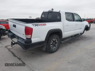 2017 Toyota Tacoma SR5 z VIN 5TFCZ5AN3HX109338, wystawiony jako IAAI lot #41336668 z przebiegiem 95 748 mil mil oraz . Historia ofert i sprzedaży dostępna na DreamBid. Obrazek 4.