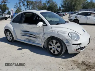 2010 Volkswagen New Beetle Coupe with VIN 3VWRW3AG3AM026607, listed as a Copart auction lot 44252385 with 64,285 mi miles and Salvage Title. Bid and sale history available at carsss.com. Image 4.