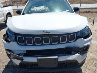 2022 Jeep Compass Latitude с VIN 3C4NJCBB4NT210839, выставлен на аукционе IAAI как лот 42085461 с пробегом 27 638 миль миль и . История ставок и продаж доступна на DreamBid. Изображение 6.