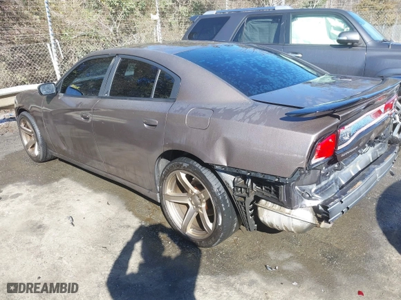 2013 Dodge Charger SE with VIN 2C3CDXBG2DH609438, listed as a IAAI auction lot 41649615 with 236,024 mi miles. Bid and sale history available at carsss.com. Image 3.