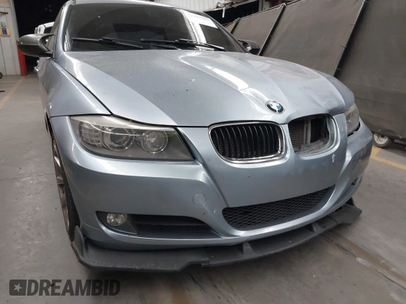 2011 BMW 3 Series 328i z VIN WBAPH5C58BA448671, wystawiony jako IAAI lot #42337923 z przebiegiem 121 888 mil mil oraz . Historia ofert i sprzedaży dostępna na DreamBid. Obrazek 6.