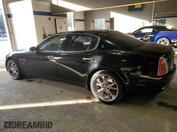 2005 Maserati Quattroporte z VIN ZAMCE39A050015127, wystawiony jako Copart lot #85957714 z przebiegiem 88 278 mil mil oraz Czysty tytuł • Clean title. Historia ofert i sprzedaży dostępna na DreamBid. Obrazek 2.