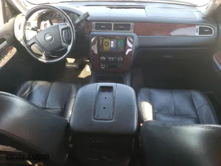 2009 Chevrolet Suburban LT w/2LT with VIN 1GNFK26369R272487, listed as a Copart auction lot 88810655 with 317,184 mi miles and Clean Title. Bid and sale history available at carsss.com. Image 8.