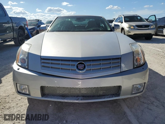 2005 Cadillac XLR z VIN 1G6YV34A455601742, wystawiony jako Copart lot #77878544 z przebiegiem Nie podano mil oraz Szkoda całkowita • Salvage title. Historia ofert i sprzedaży dostępna na DreamBid. Obrazek 5.