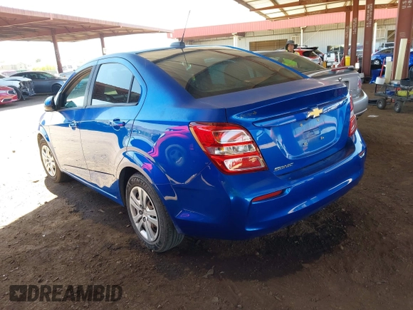2017 Chevrolet Sonic LS z VIN 1G1JB5SH6H4165031, wystawiony jako IAAI lot #42107395 z przebiegiem 74 196 mil mil oraz . Historia ofert i sprzedaży dostępna na DreamBid. Obrazek 3.