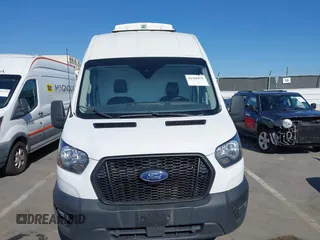 2022 Ford Transit Cargo z VIN 1FTBW3X83NKA36099, wystawiony jako IAAI lot #41966836 z przebiegiem 116 881 mil mil oraz . Historia ofert i sprzedaży dostępna na DreamBid. Obrazek 12.