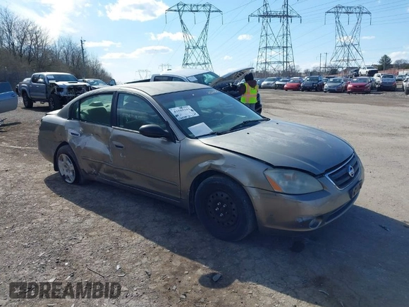 2002 Nissan Altima S with VIN 1N4AL11D92C256180, listed as a IAAI auction lot 41880101 with 112,228 mi miles. Bid and sale history available at carsss.com. Image 1.