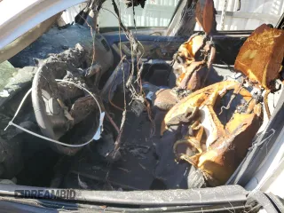 2005 Ford Escape Limited z VIN 1FMYU04115KA70415, wystawiony jako Copart lot #49111495 z przebiegiem Nie podano mil oraz Szkoda całkowita • Salvage title. Historia ofert i sprzedaży dostępna na DreamBid. Obrazek 7.