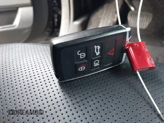 2020 Land Rover Range Rover с VIN SALGS5SE4LA413304, выставлен на аукционе IAAI как лот 41264428 с пробегом 56 457 миль миль и . История ставок и продаж доступна на DreamBid. Изображение 11.