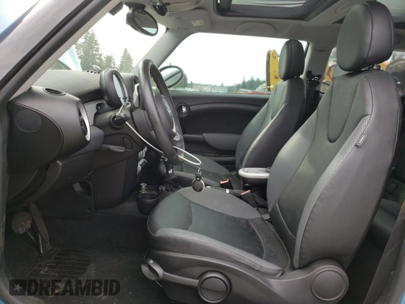2008 MINI Hardtop with VIN WMWMF33538TT61691, listed as a Copart auction lot 52751995 with 47,790 mi miles and Clean Title. Bid and sale history available at DreamBid. Image 7.