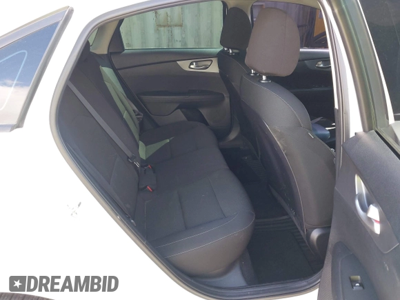 2021 Kia Forte LXS z VIN 3KPF24ADXME348303, wystawiony jako IAAI lot #42082884 z przebiegiem 102 754 mil mil oraz . Historia ofert i sprzedaży dostępna na DreamBid. Obrazek 8.