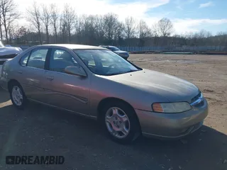 2001 Nissan Altima GXE with VIN 1N4DL01A71C118438, listed as a IAAI auction lot 41538461 with 1 mi miles. Bid and sale history available at carsss.com. Image 1.