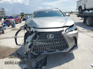 2025 Lexus NX 250 Premium z VIN 2T2GDCAZ3SC022077, wystawiony jako Copart lot #61662545 z przebiegiem 7 929 mil mil oraz Szkoda całkowita • Salvage title. Historia ofert i sprzedaży dostępna na DreamBid. Obrazek 5.