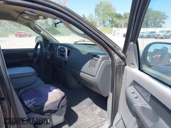 2008 Dodge 1500 SLT z VIN 1D7HU18218S571053, wystawiony jako IAAI lot #42249504 z przebiegiem 177 545 mil mil oraz . Historia ofert i sprzedaży dostępna na DreamBid. Obrazek 5.