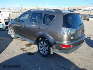 2011 Mitsubishi Outlander SE with VIN JA4AS3AW2BU034241, listed as a IAAI auction lot 41458396 with 100,024 mi miles. Bid and sale history available at carsss.com. Image 3.