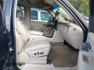 2005 Cadillac Escalade z VIN 1GYEK63N25R105839, wystawiony jako IAAI lot #40391246 z przebiegiem Nie podano mil oraz . Historia ofert i sprzedaży dostępna na DreamBid. Obrazek 5.