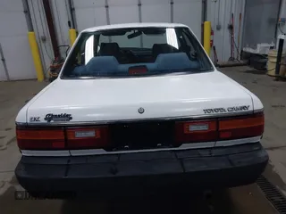 1990 Toyota Camry z VIN JT2SV21E5L3398379, wystawiony jako IAAI lot #41699413 z przebiegiem 100 136 mil mil oraz . Historia ofert i sprzedaży dostępna na DreamBid. Obrazek 15.