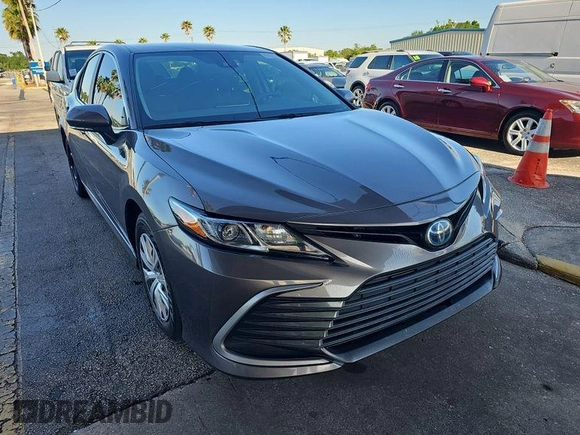 2022 Toyota Camry Hybrid LE with VIN 4T1C31AK9NU580158, listed as a IAAI auction lot 42132367 with 70,073 mi miles. Bid and sale history available at carsss.com. Image 1.