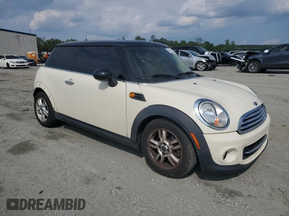 2013 MINI Hardtop с VIN WMWSU3C57DT681944, выставлен на аукционе Copart как лот 60126245 с пробегом 118 319 миль миль и Списание • Salvage title. История ставок и продаж доступна на DreamBid. Изображение 4.