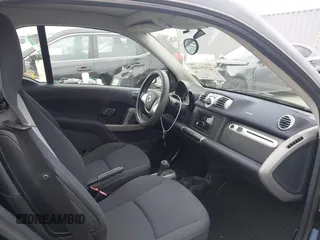 2013 Smart fortwo Pure z VIN WMEEJ3BA9DK645638, wystawiony jako IAAI lot #42371405 z przebiegiem 37 293 mil mil oraz . Historia ofert i sprzedaży dostępna na DreamBid. Obrazek 5.