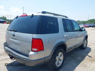 2005 Ford Explorer XLT z VIN 1FMZU73K95UB79894, wystawiony jako IAAI lot #42664316 z przebiegiem 245 233 mil mil oraz . Historia ofert i sprzedaży dostępna na DreamBid. Obrazek 4.