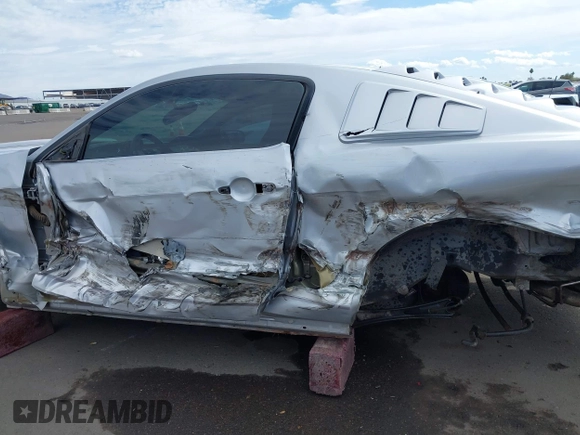 2013 Ford Mustang V6 z VIN 1ZVBP8AM2D5262788, wystawiony jako IAAI lot #41782437 z przebiegiem 54 013 mil mil oraz . Historia ofert i sprzedaży dostępna na DreamBid. Obrazek 15.