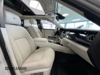 2010 Rolls-Royce Ghost z VIN SCA664S57AUX48643, wystawiony jako Copart lot #83959114 z przebiegiem 52 605 mil mil oraz Tytuł czysty. Historia ofert i sprzedaży dostępna na DreamBid. Obrazek 5.