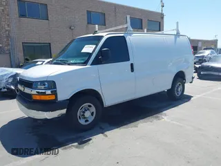 2020 Chevrolet Express Cargo z VIN 1GCWGAFP3L1273819, wystawiony jako IAAI lot #42299806 z przebiegiem 88 391 mil mil oraz . Historia ofert i sprzedaży dostępna na DreamBid. Obrazek 18.