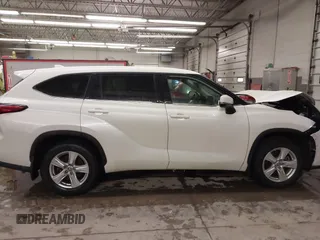 2020 Toyota Highlander L z VIN 5TDCZRBH7LS023951, wystawiony jako IAAI lot #41558271 z przebiegiem 42 943 mil mil oraz . Historia ofert i sprzedaży dostępna na DreamBid. Obrazek 13.