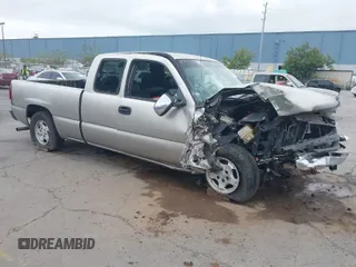 2001 Chevrolet Silverado 1500 LS with VIN 2GCEC19T311109560, listed as a IAAI auction lot 42065330 with 271,232 mi miles. Bid and sale history available at carsss.com. Image 1.